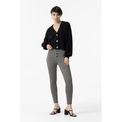Cardigan da donna corto in maglia con bottoni grandi e maniche a palloncino 10051750 Trevo_1 000 a Tiffosi